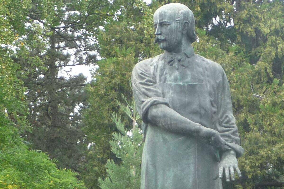 potret patung Ignaz Semmelweis
