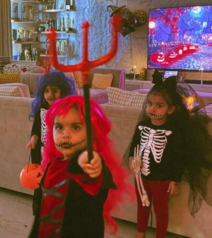 anak-anak Debina Bonnerjee