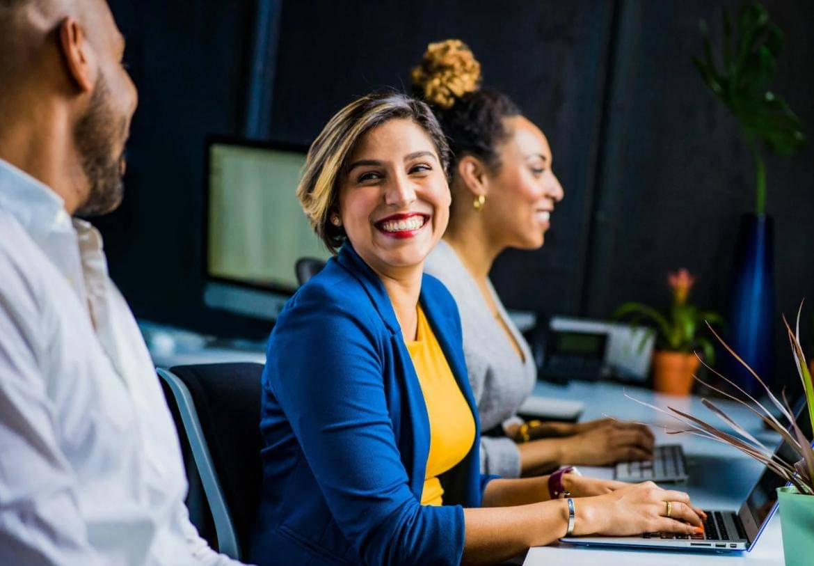 Ilustari ramah kepada lawan bicara