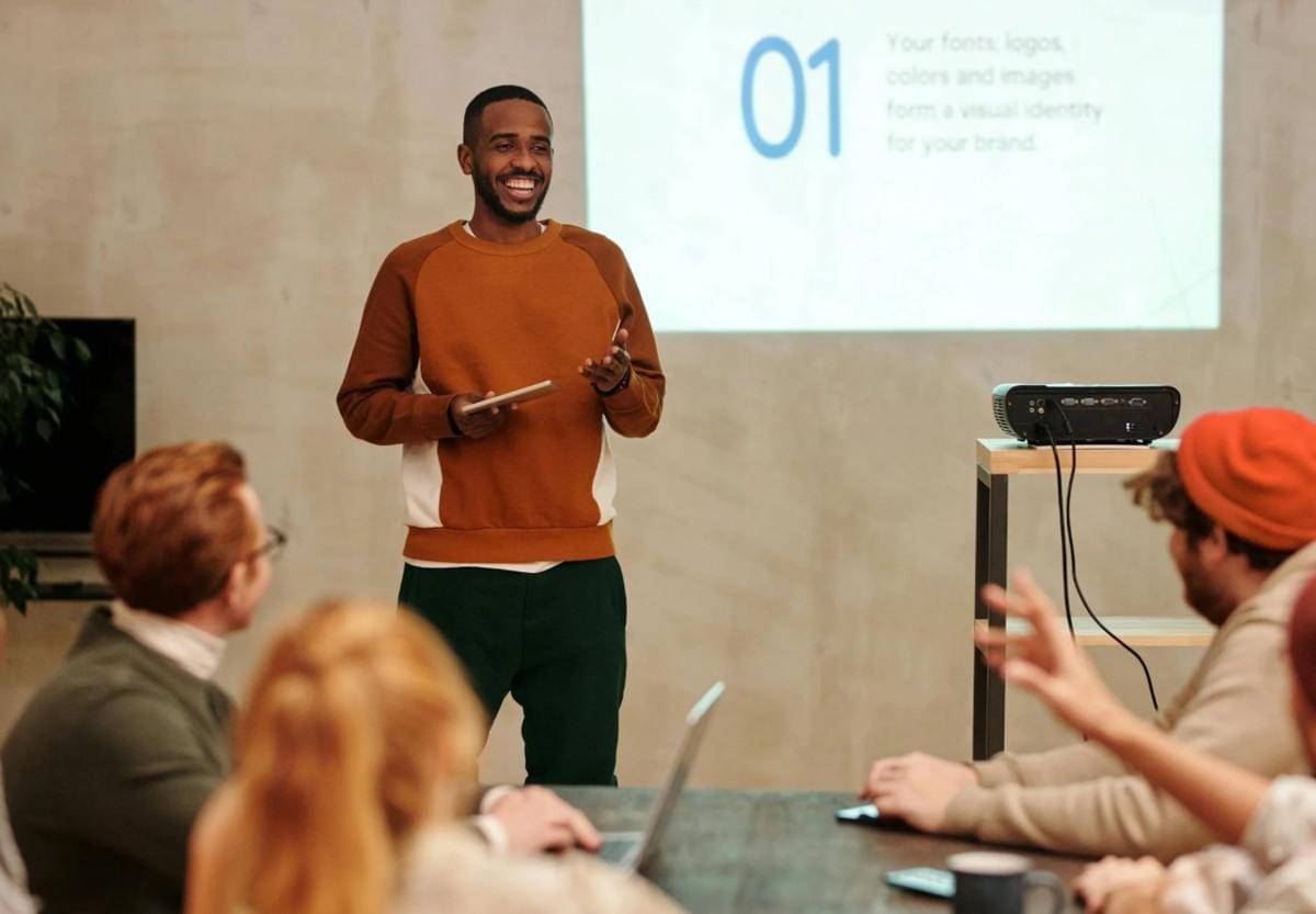 Ilustrasi melakukan presentas