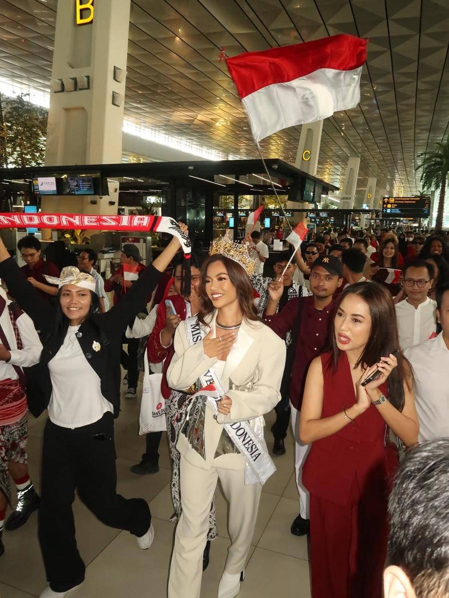 Potret Keberangkatan Sanly Liu ke Ajang Miss Universe 2025 di Thailand