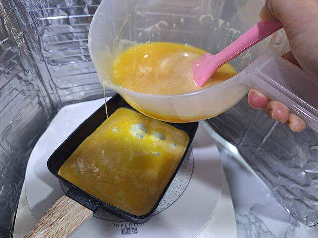 ilustrasi masak saus telur