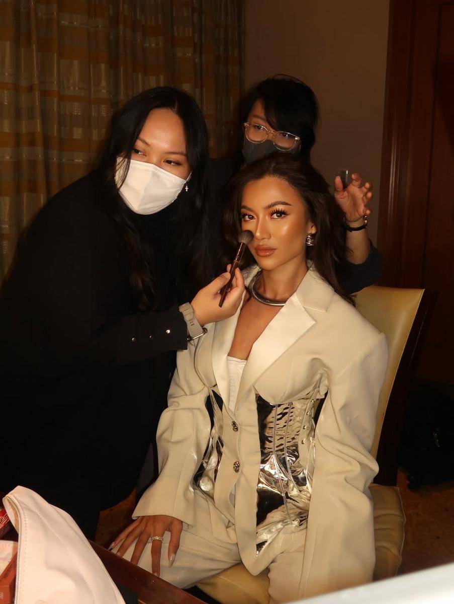 Potret Keberangkatan Sanly Liu ke Ajang Miss Universe 2025 di Thailand