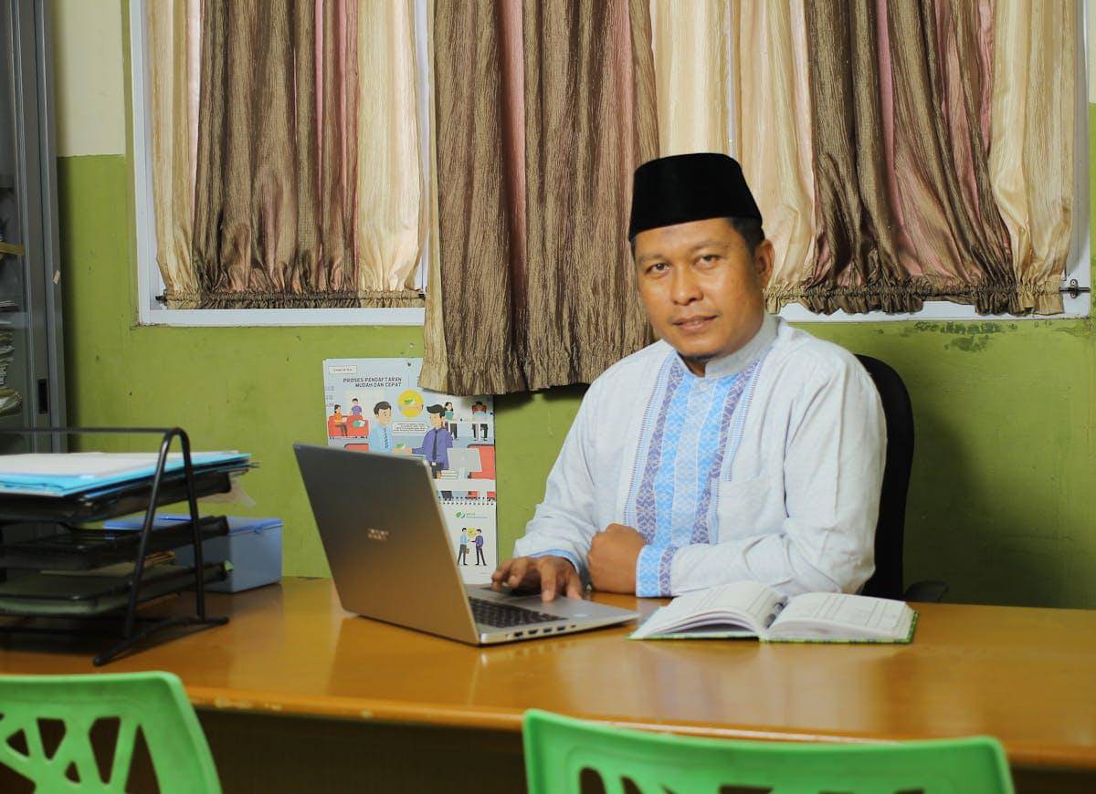 ilustrasi gaji pppk paruh waktu administrasi sekolah