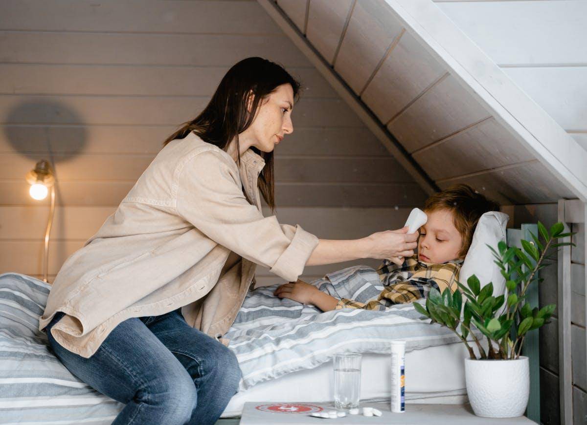 ilustrasi anak demam