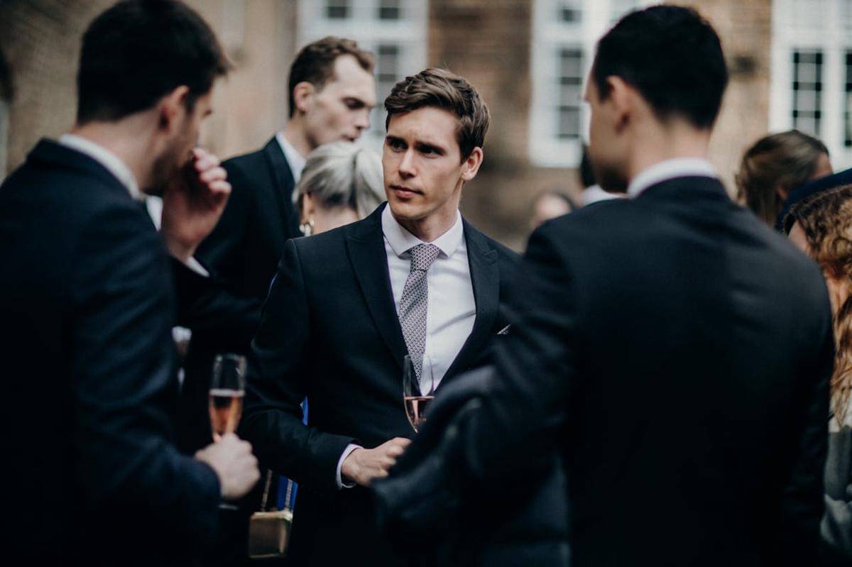 ilustrasi pria percaya diri