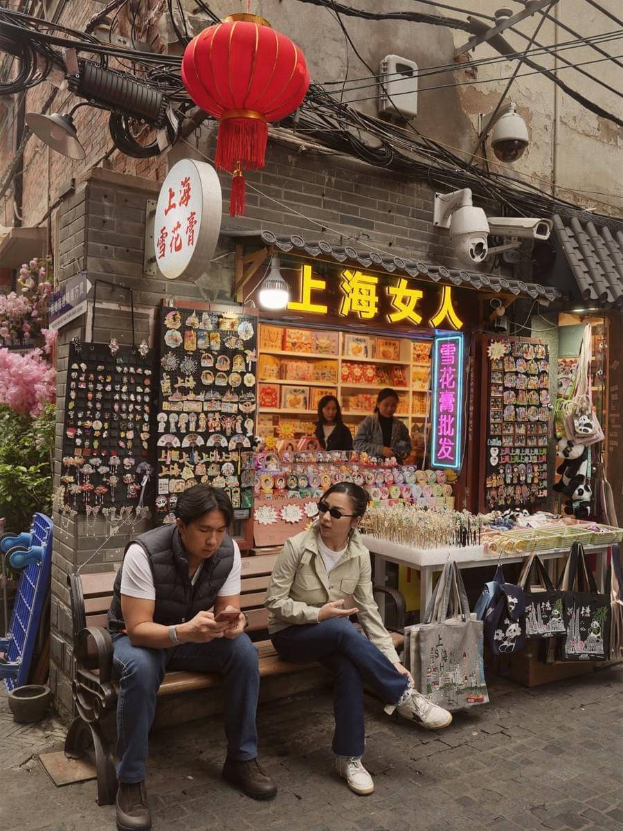 Nikita Willy di salah satu kedai di Tianzifang, Shanghai, China