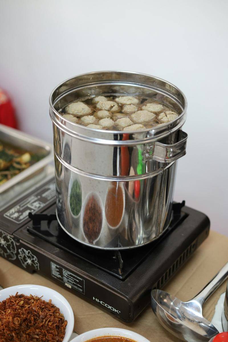 ilustrasi memasak bakso 