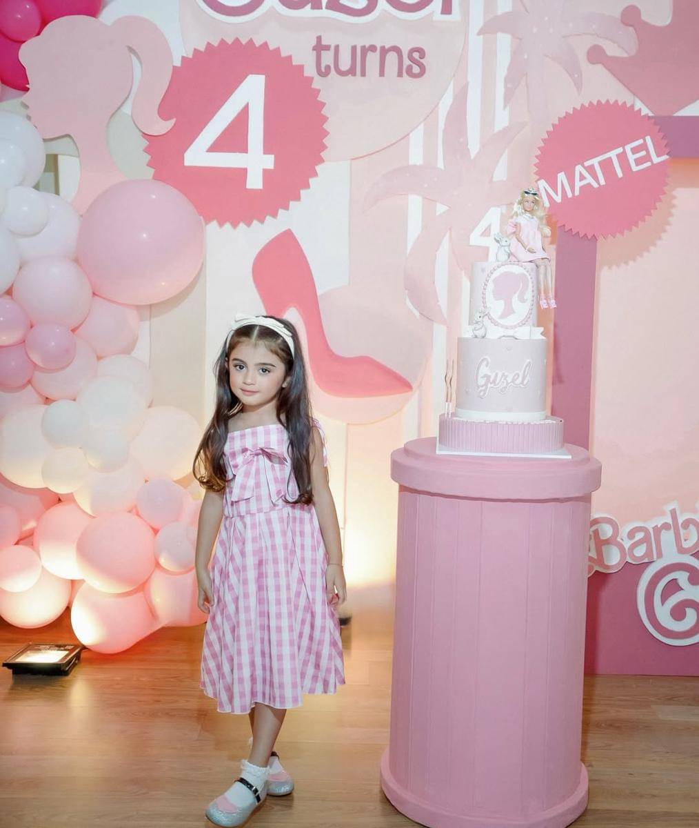 Ulang tahun Guzelim bertema Barbie