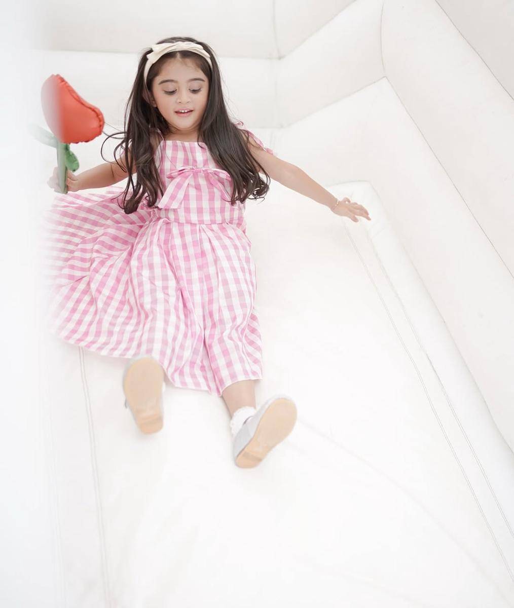 Ulang tahun Guzelim bertema Barbie