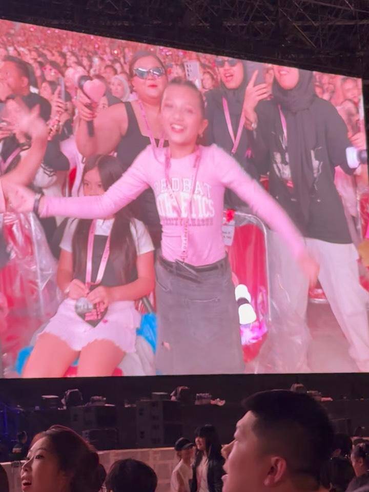 Ashanty nonton konser BLACKPINK bareng suami, anak, menantu