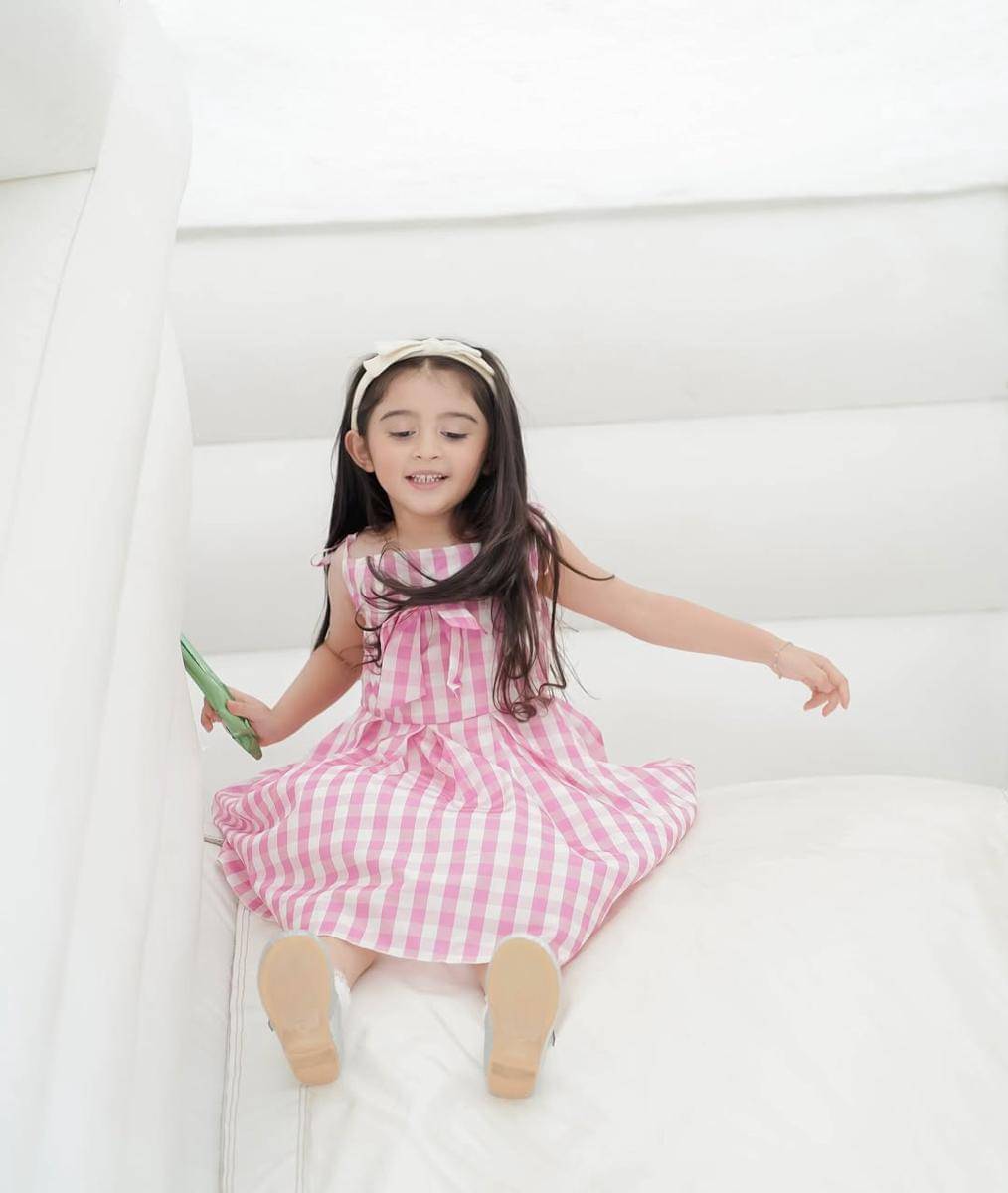 Ulang tahun Guzelim bertema Barbie