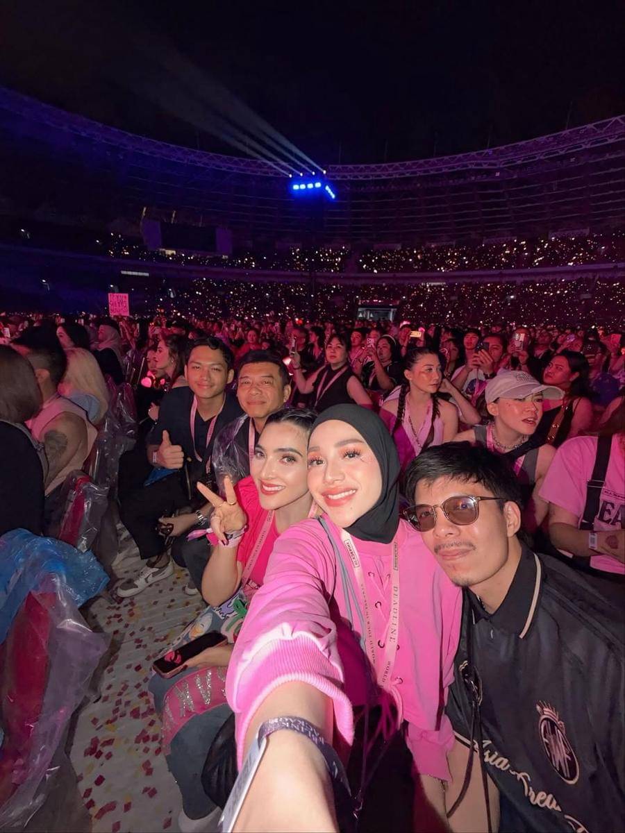 Ashanty nonton konser BLACKPINK bareng suami, anak, menantu