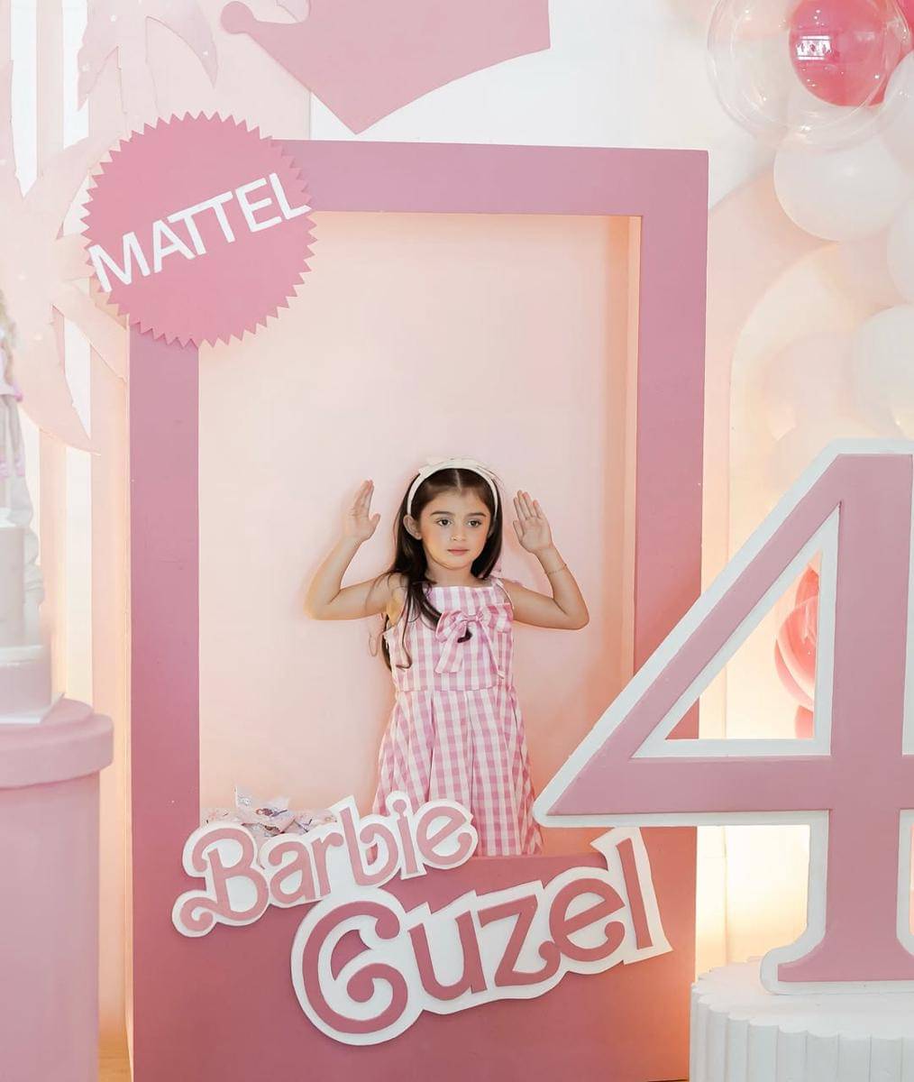 Ulang tahun Guzelim bertema Barbie