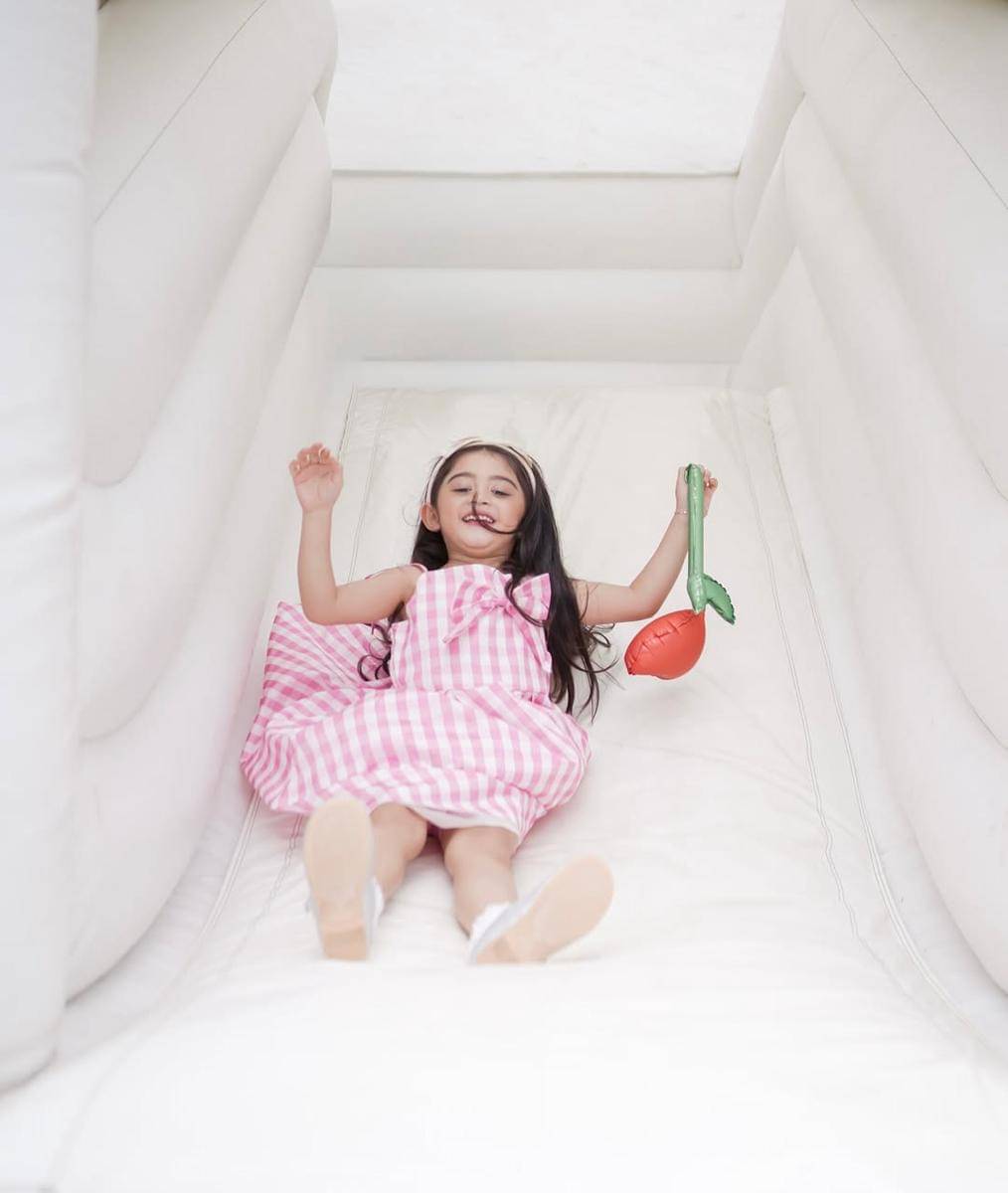 Ulang tahun Guzelim bertema Barbie