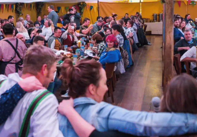 potret The Hobbiton Movie Set Beer Festival