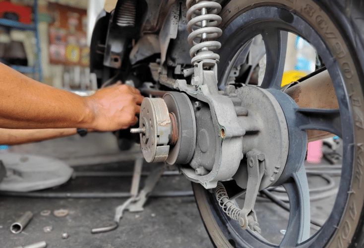 ilustrasi servis motor