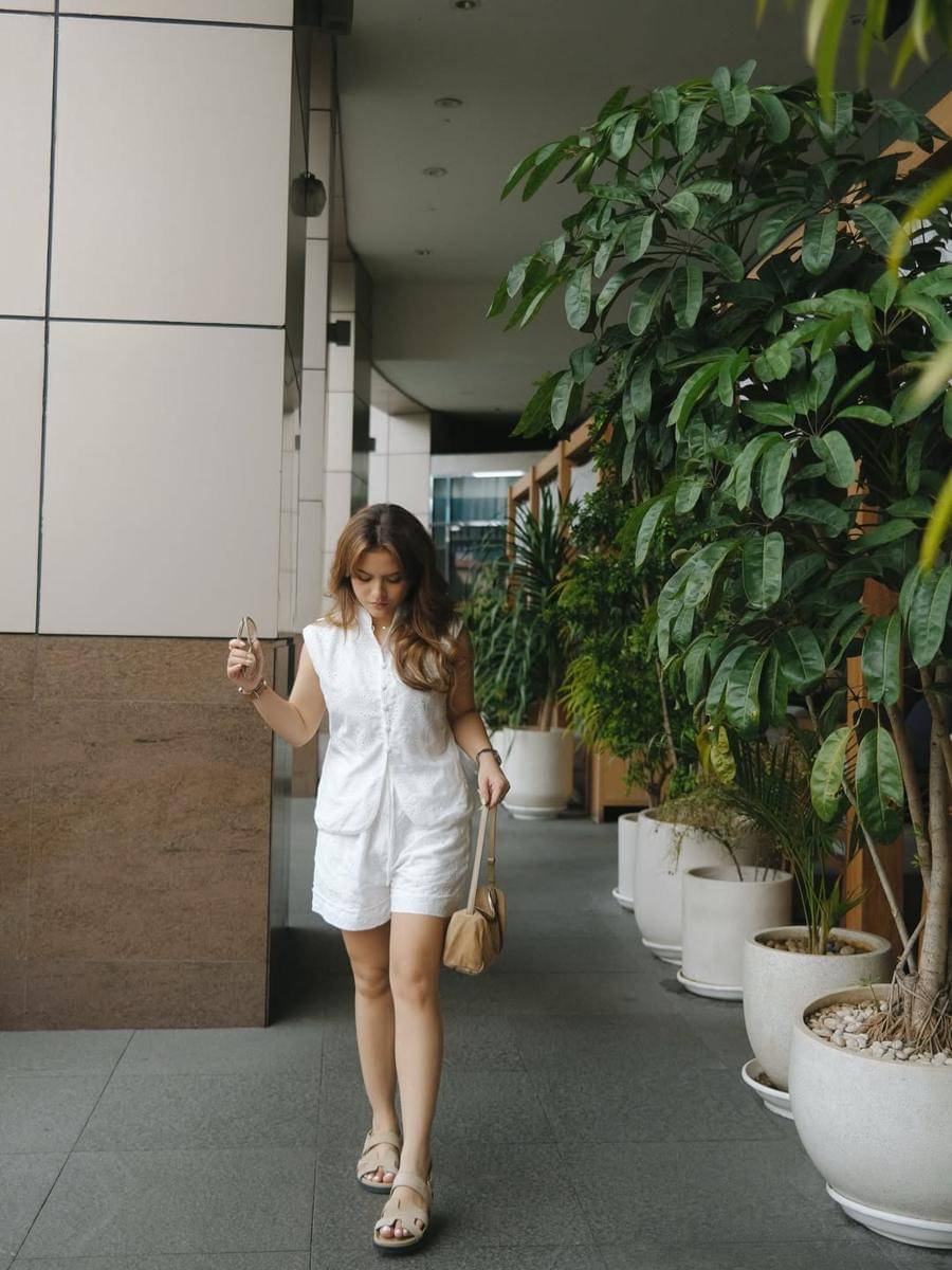 Inspirasi outfit ala Marsha Aruan