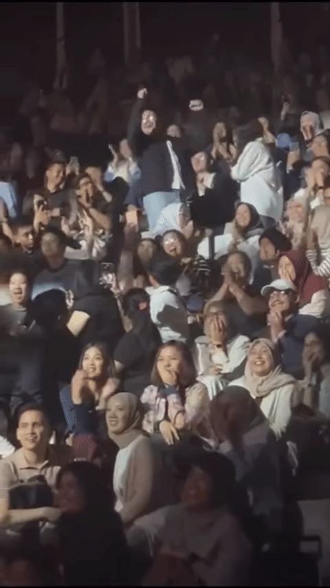 Naomi Zaskia dilamar