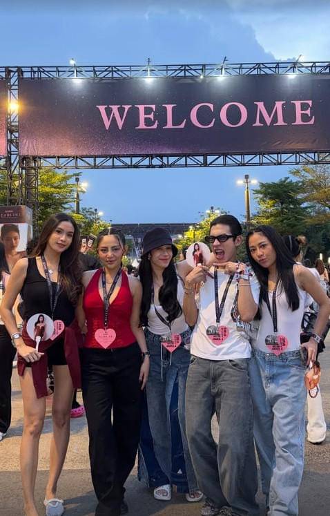 Artis Nonton Konser BLACKPINK Hari Kedua