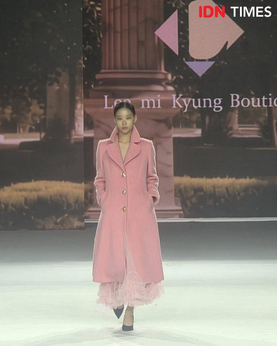 Koleksi karya Lee mi Kyung Boutique di Busan Fashion Week 2025