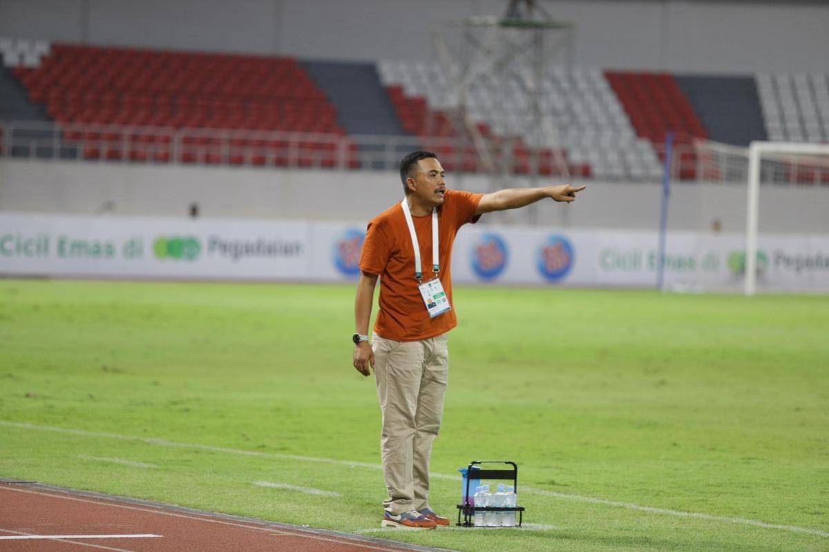 psis, pelatih psis, ega raka galih