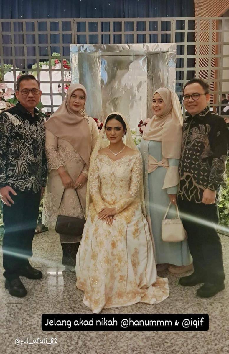 Gaya Makeup dan Busana Azizah Hanum di Akad Nikah
