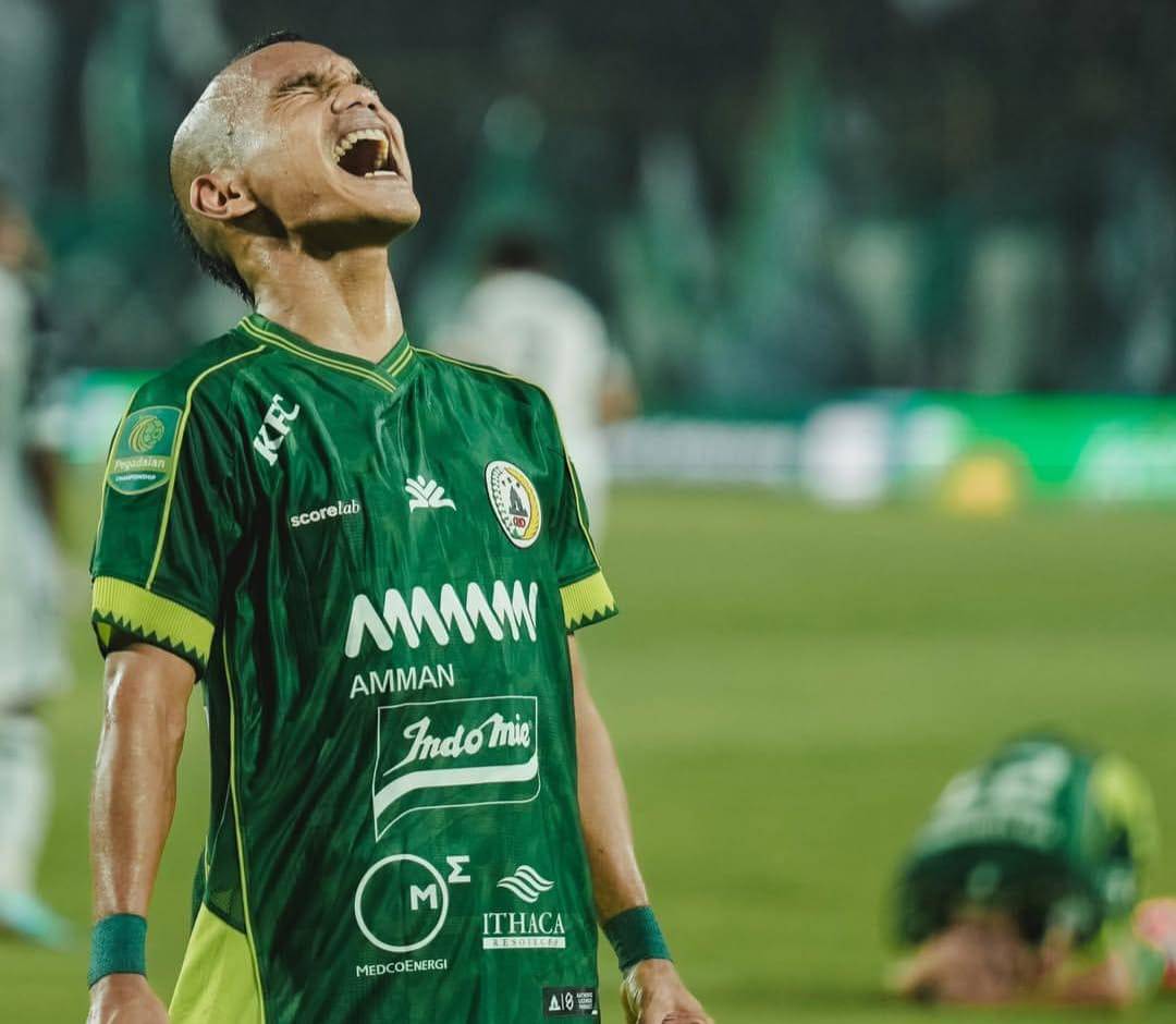   Pada laga yang digelar di Stadion Maguwoharjo, Sleman, Sabtu (1/11/2025) malam, skuad Super Elang Jawa dan Mutiara hitam bermain imbang tanpa gol. 