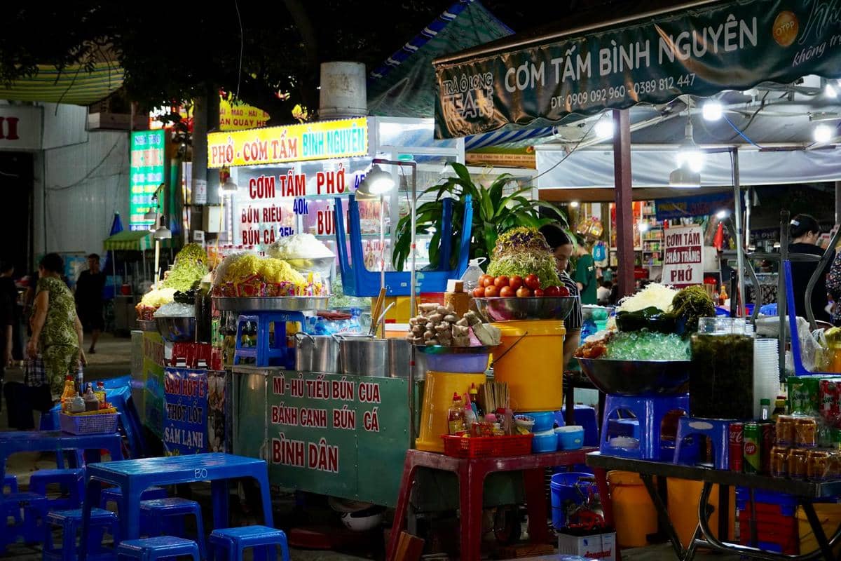 ilustrasi street food di Vietnam