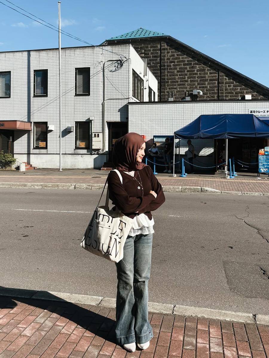 mix and match celana flare jeans ala Siska Amera