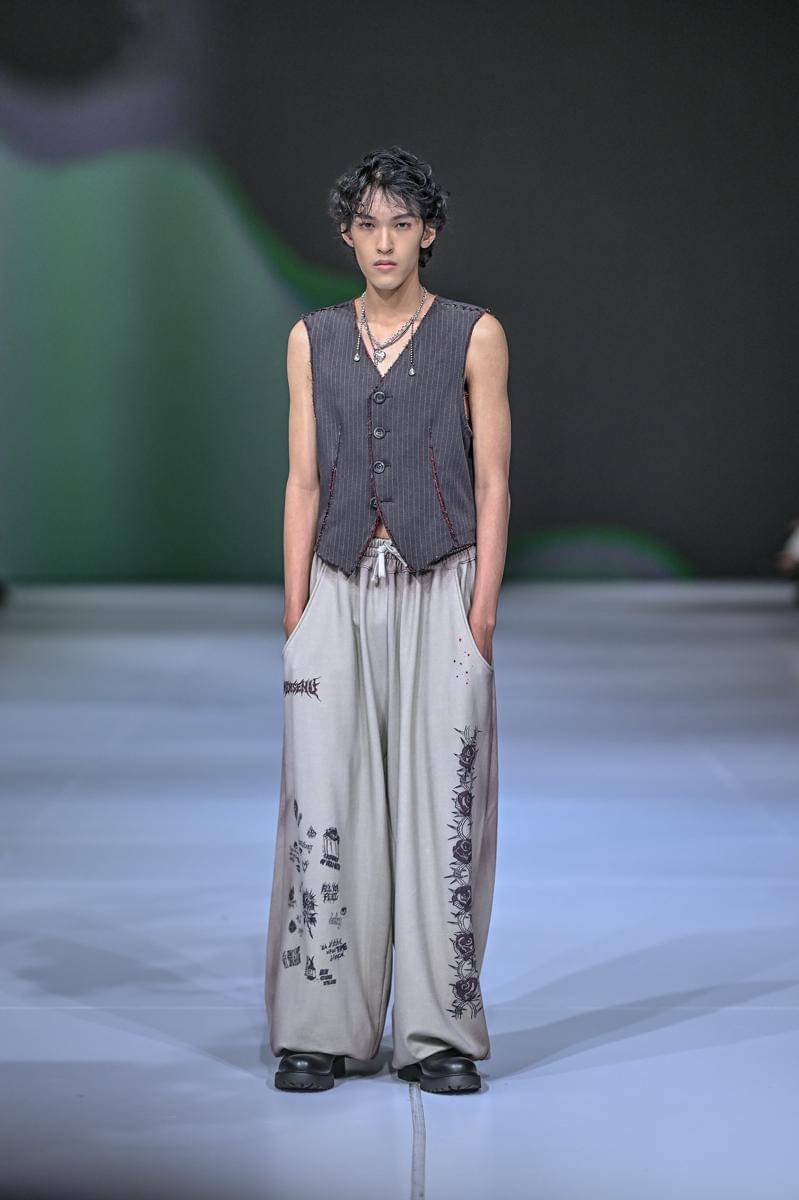 Koleksi MONTSENU di Jakarta Fashion Week 2026