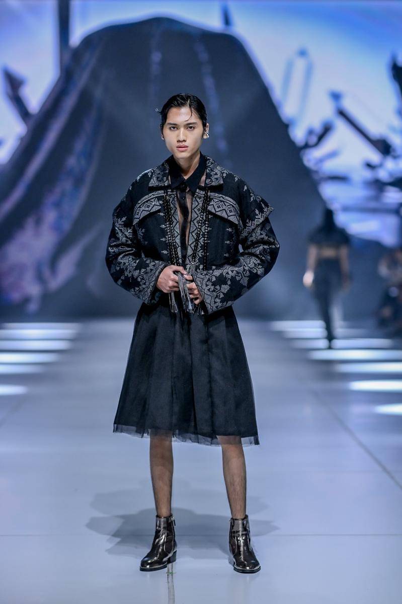Koleksi Francis Libiran di Jakarta Fashion Week 2026