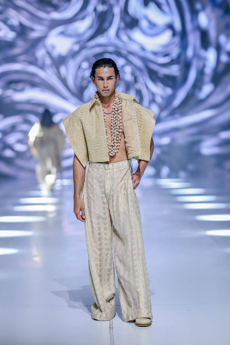 Koleksi Francis Libiran di Jakarta Fashion Week 2026