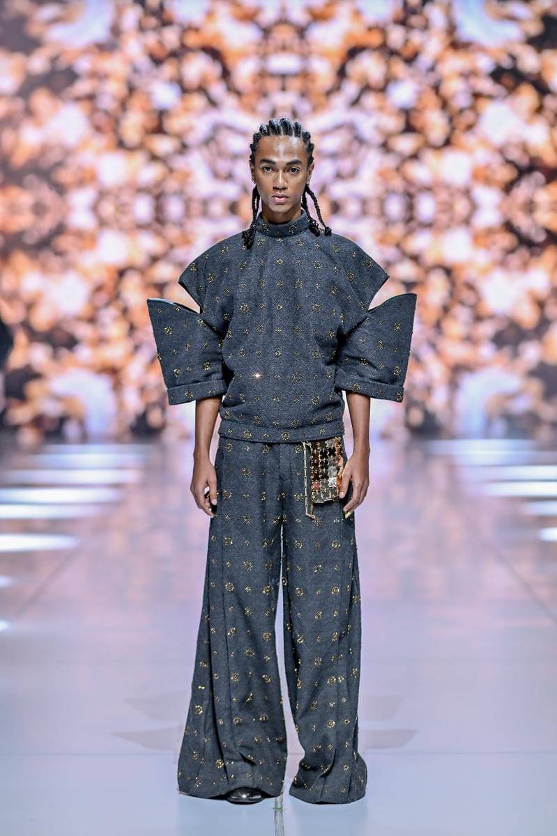 Koleksi Francis Libiran di Jakarta Fashion Week 2026