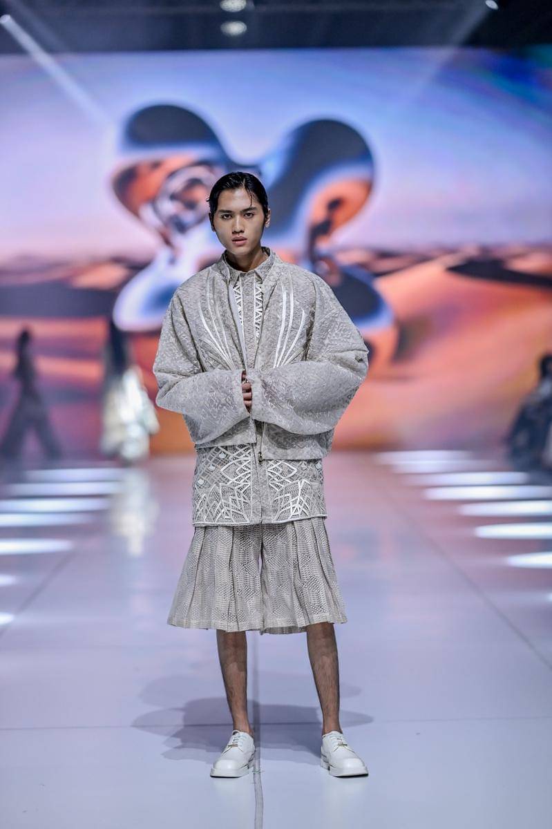 Koleksi Francis Libiran di Jakarta Fashion Week 2026