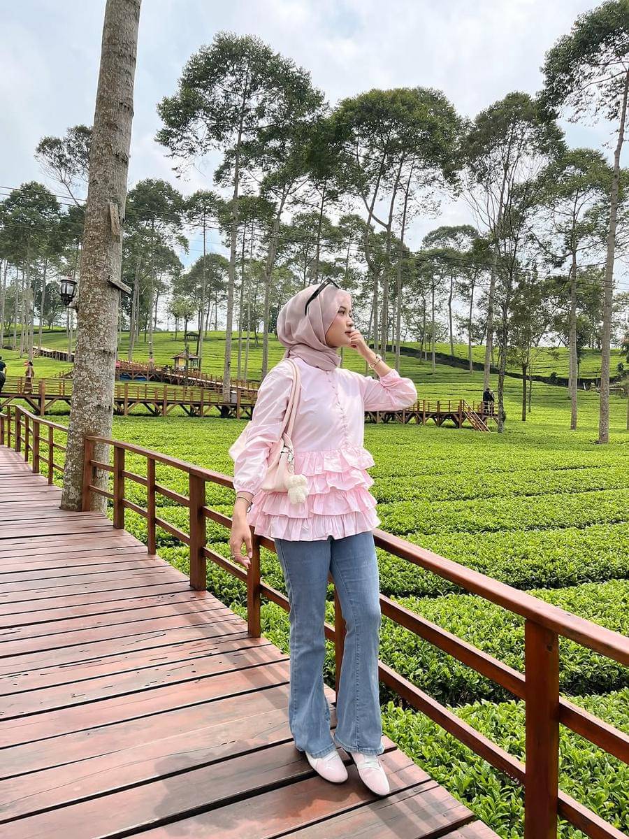 mix and match celana flare jeans ala Siska Amera