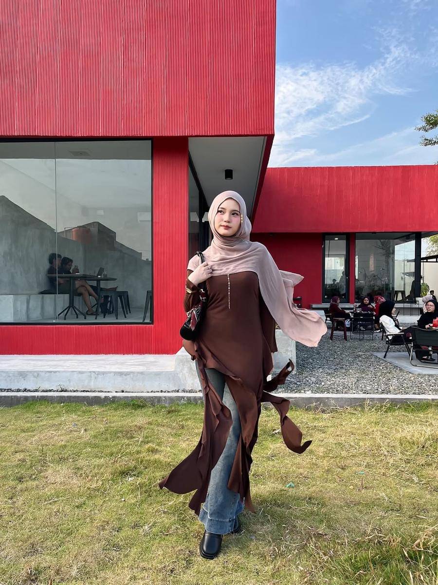 mix and match celana flare jeans ala Siska Amera