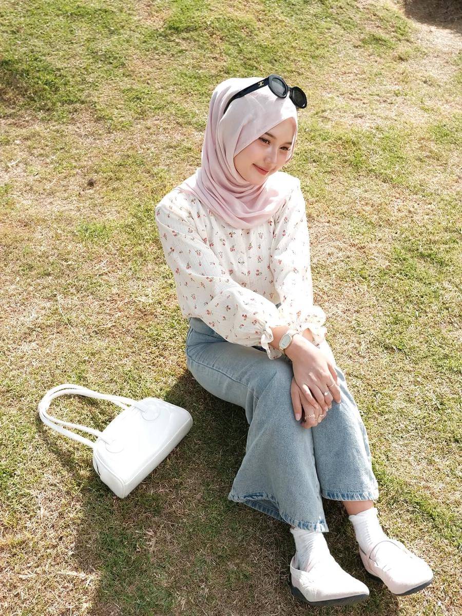 mix and match celana flare jeans ala Siska Amera