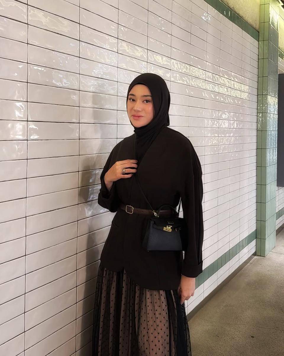 padu padan outfit syar'i ala Clara Shinta