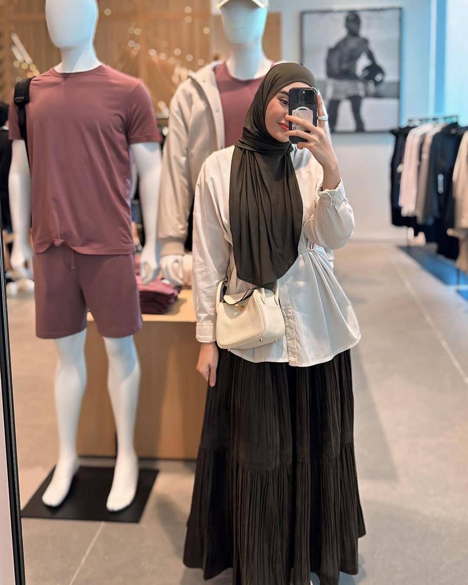 padu padan outfit syar'i ala Clara Shinta