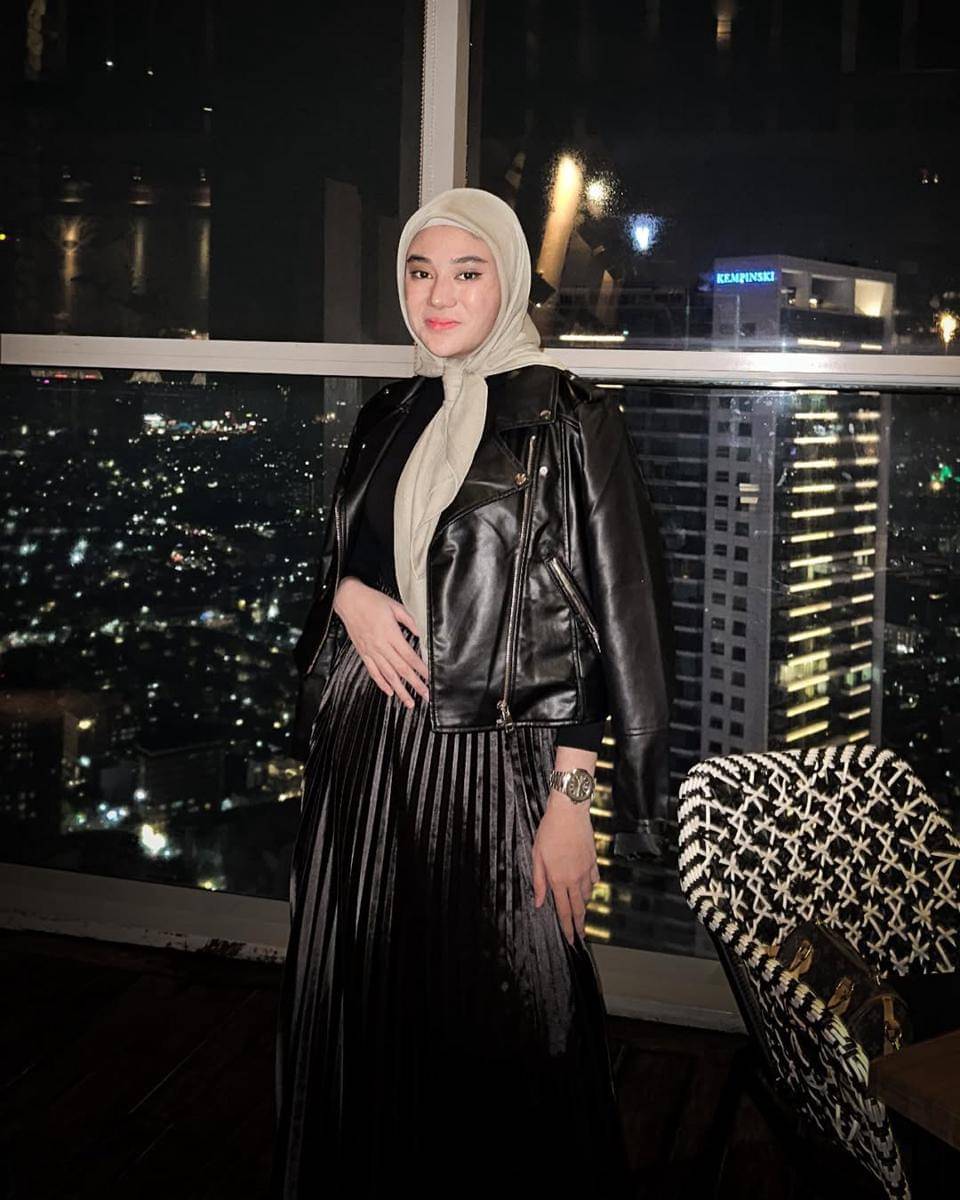 padu padan outfit syar'i ala Clara Shinta