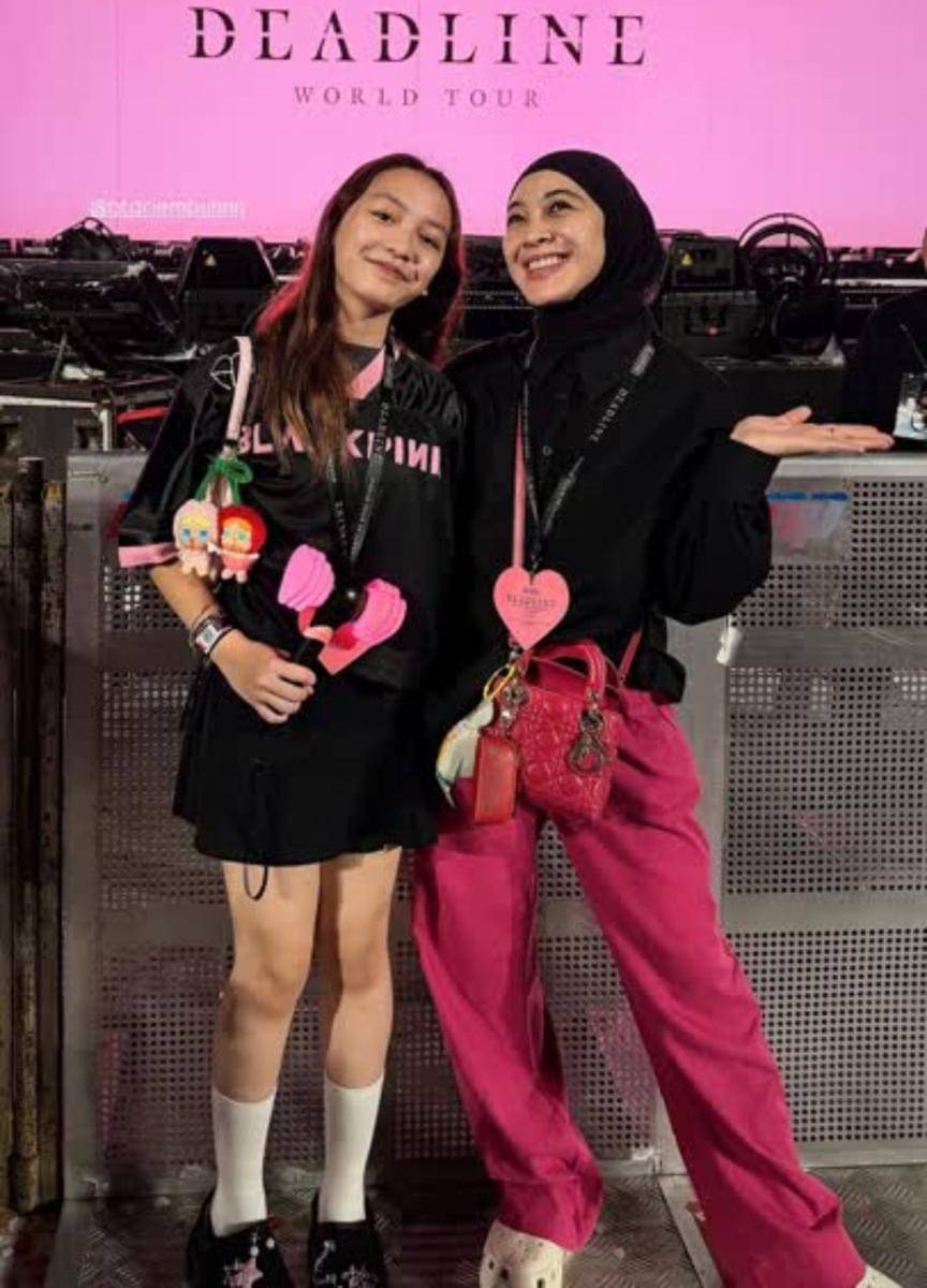 OOTD Seleb bareng Anak saat Nonton Konser Blackpink