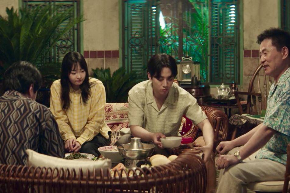 cuplikan drakor Typhoon Family 