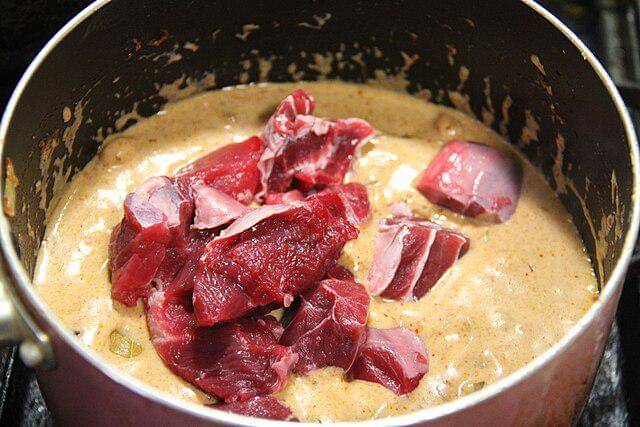 ilustrasi masak massaman curry