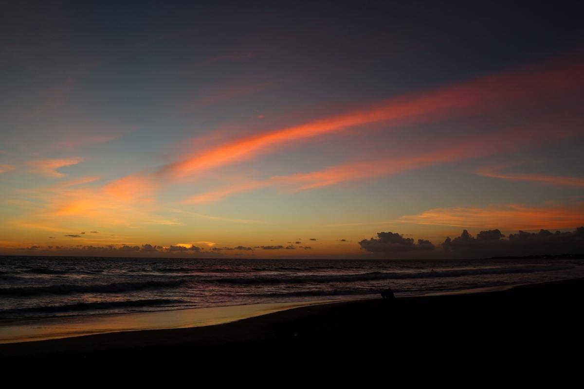langit senja di Pantai Nyanyi, Tabanan (dok.pribadi/Natalia Indah)