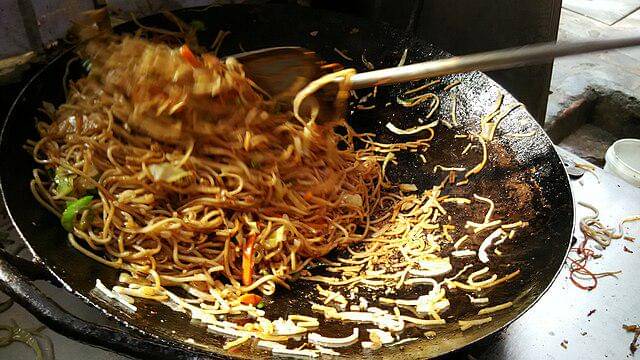 ilustrasi tambahkan saus