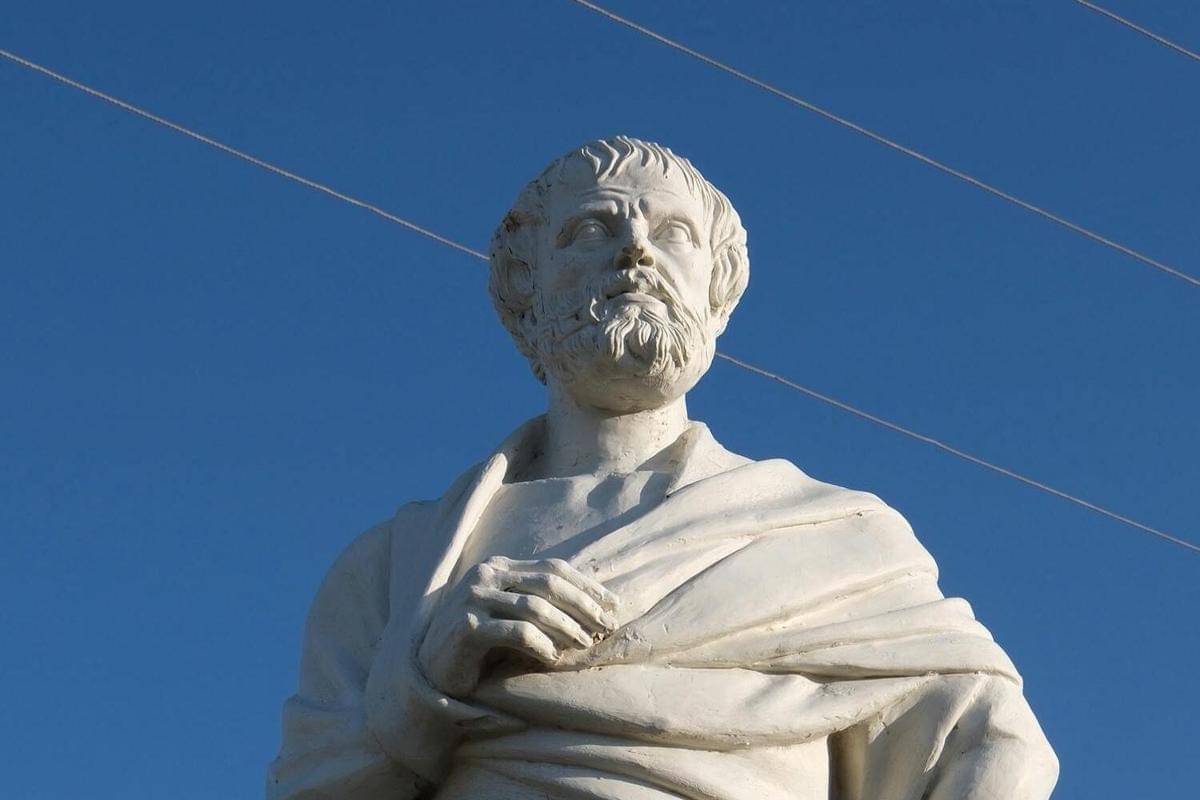 potret patung Aristoteles