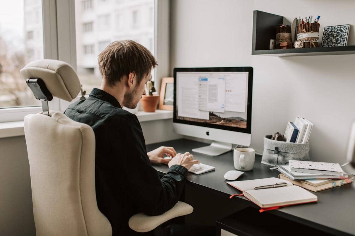 5 Tips Bikin Workspace di Rumah yang Nyaman agar Kerja WFH Makin Fokus
