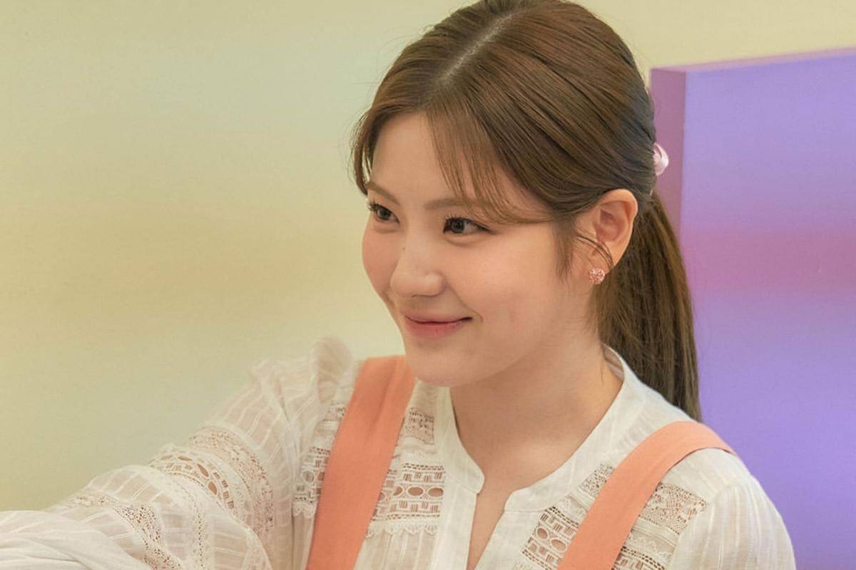 Still cut To the Moon