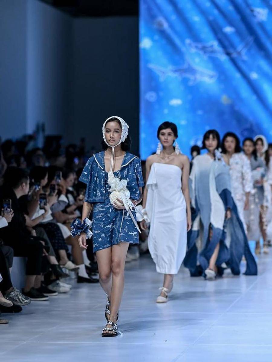 Widuri anak Widi Mulia tampil di JFW 2025